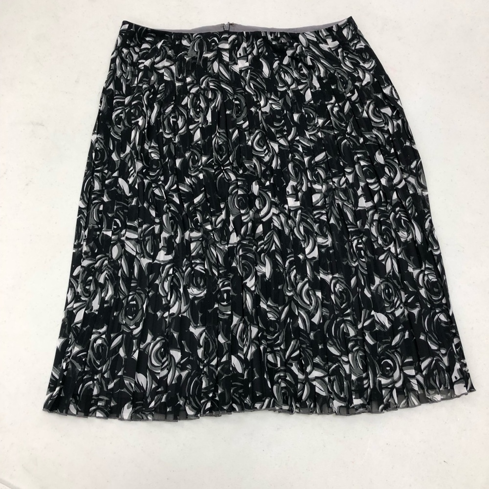 Fully Lined Flowing Pleated Skirt Knee Floral Liz